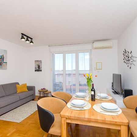 Spacious Apartment Smile With Terrace And Secure Garage 斯普利特 外观 照片