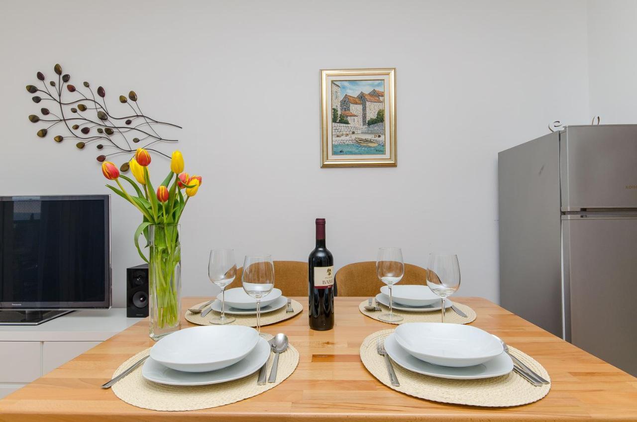 Spacious Apartment Smile With Terrace And Secure Garage 斯普利特 外观 照片
