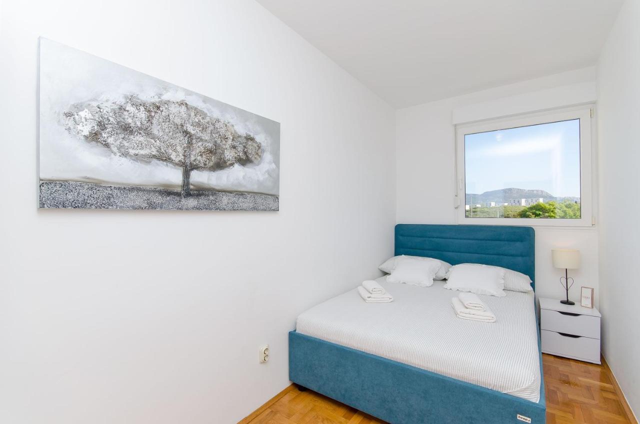 Spacious Apartment Smile With Terrace And Secure Garage 斯普利特 外观 照片