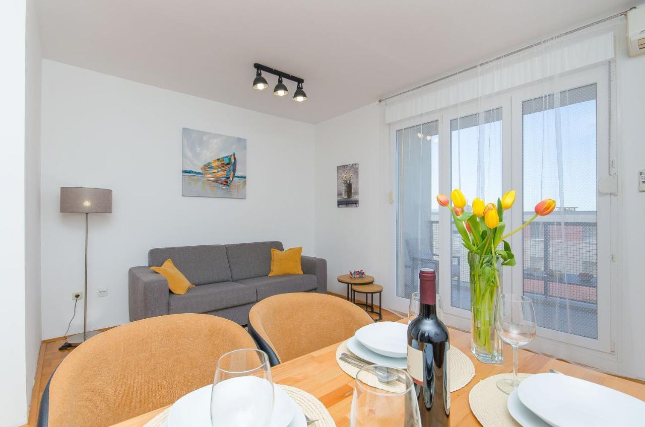 Spacious Apartment Smile With Terrace And Secure Garage 斯普利特 外观 照片