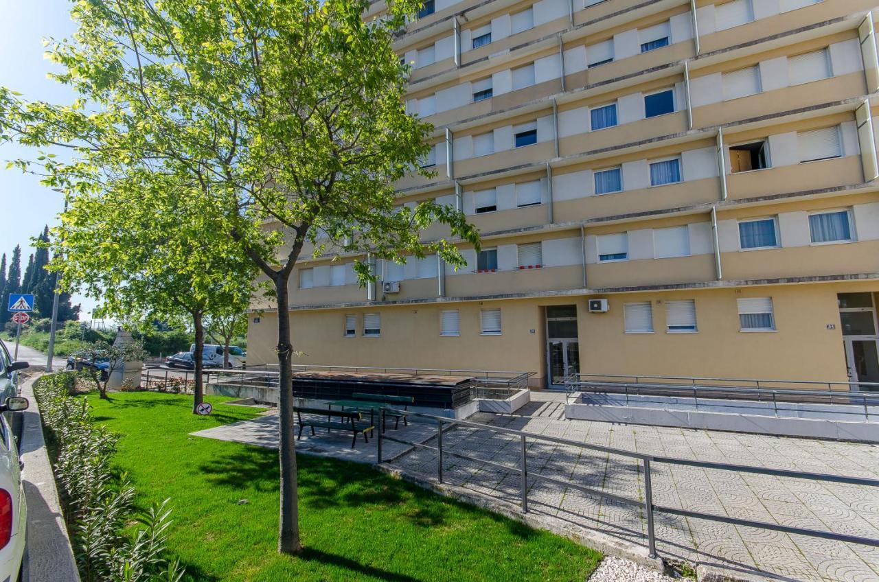 Spacious Apartment Smile With Terrace And Secure Garage 斯普利特 外观 照片