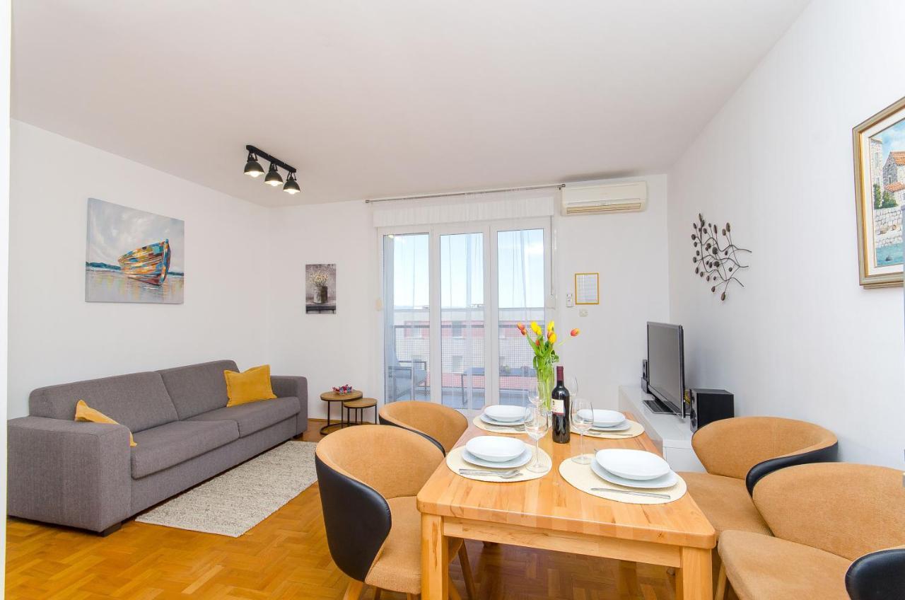 Spacious Apartment Smile With Terrace And Secure Garage 斯普利特 外观 照片