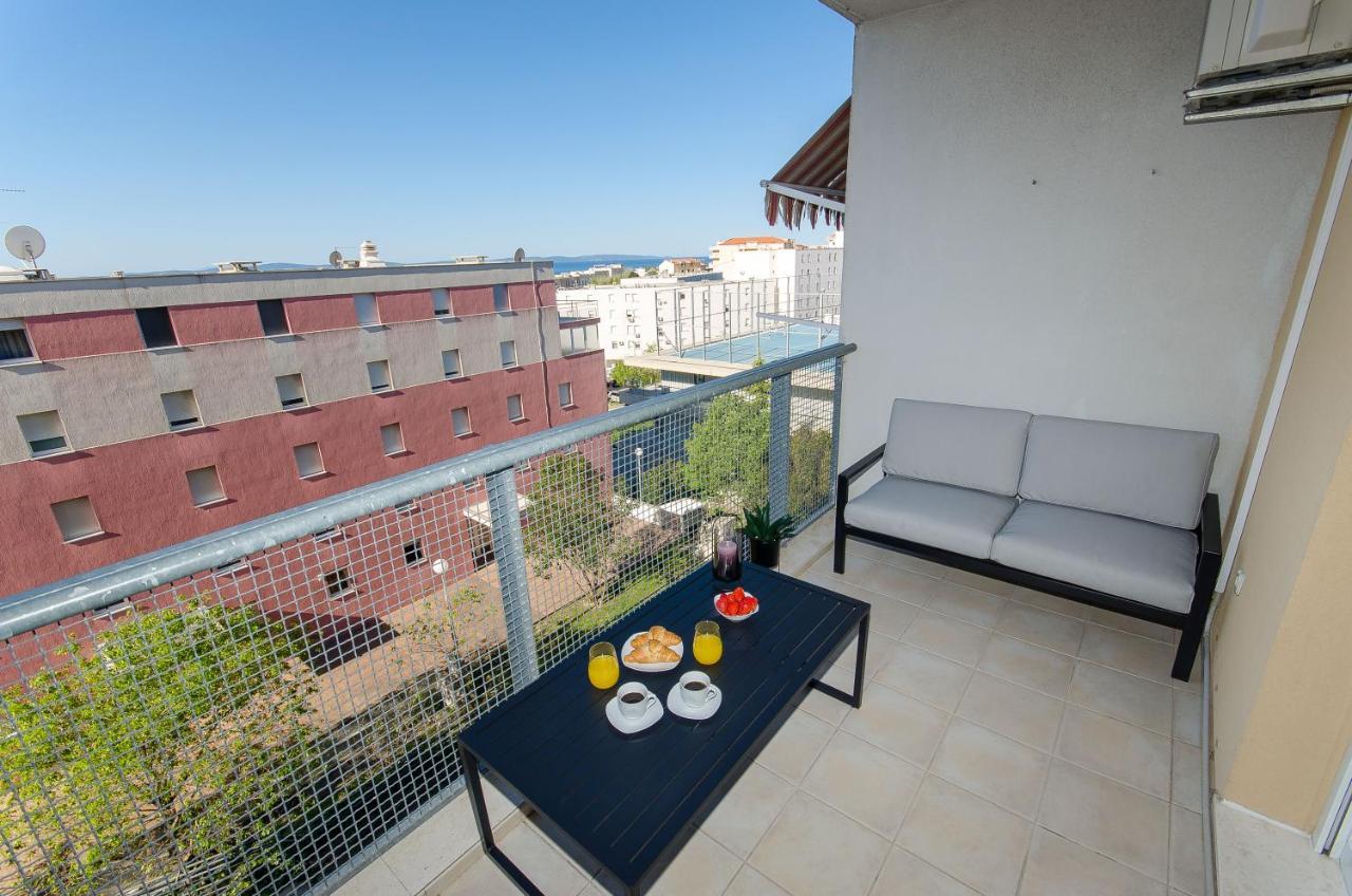 Spacious Apartment Smile With Terrace And Secure Garage 斯普利特 外观 照片