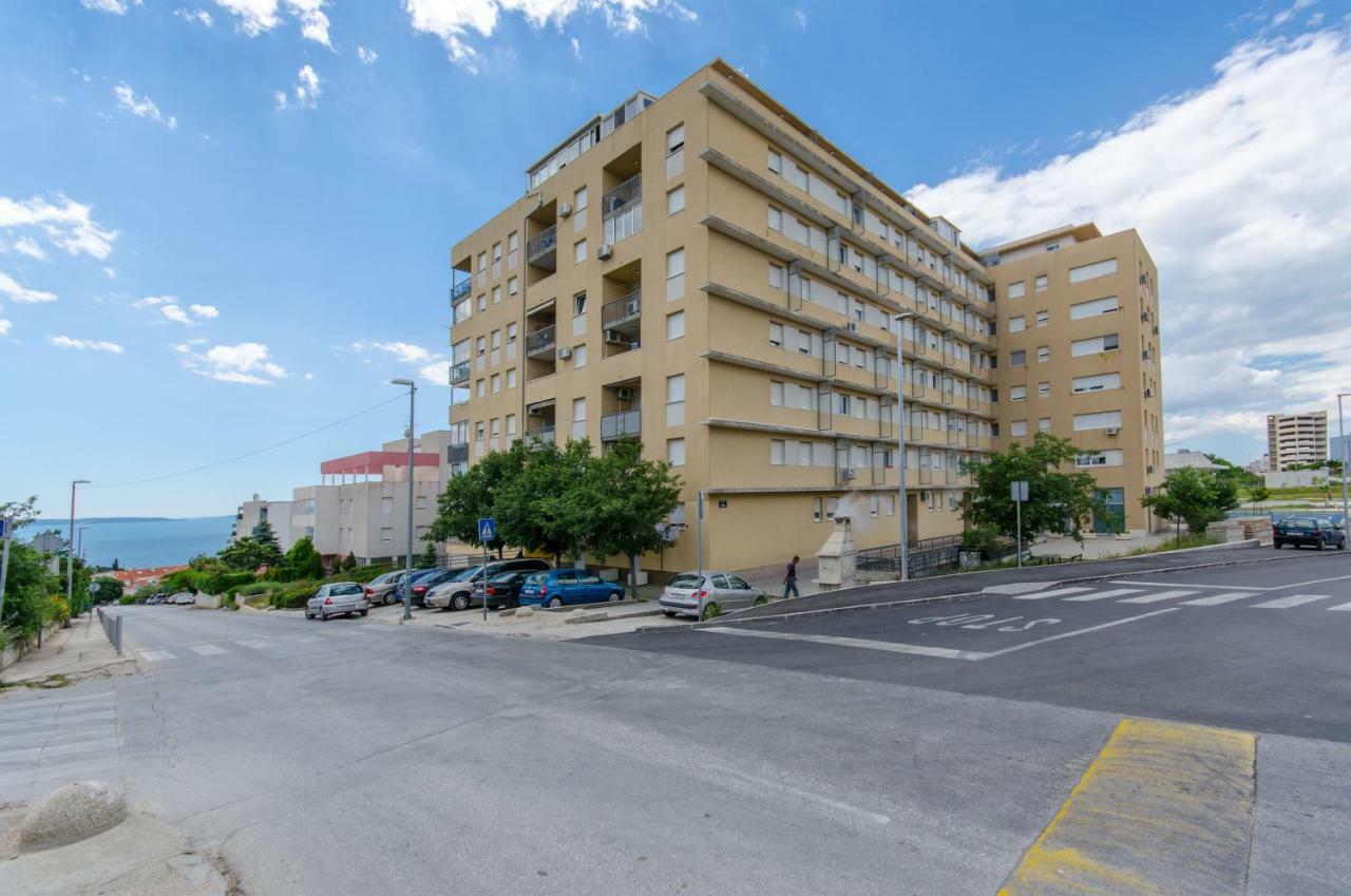 Spacious Apartment Smile With Terrace And Secure Garage 斯普利特 外观 照片
