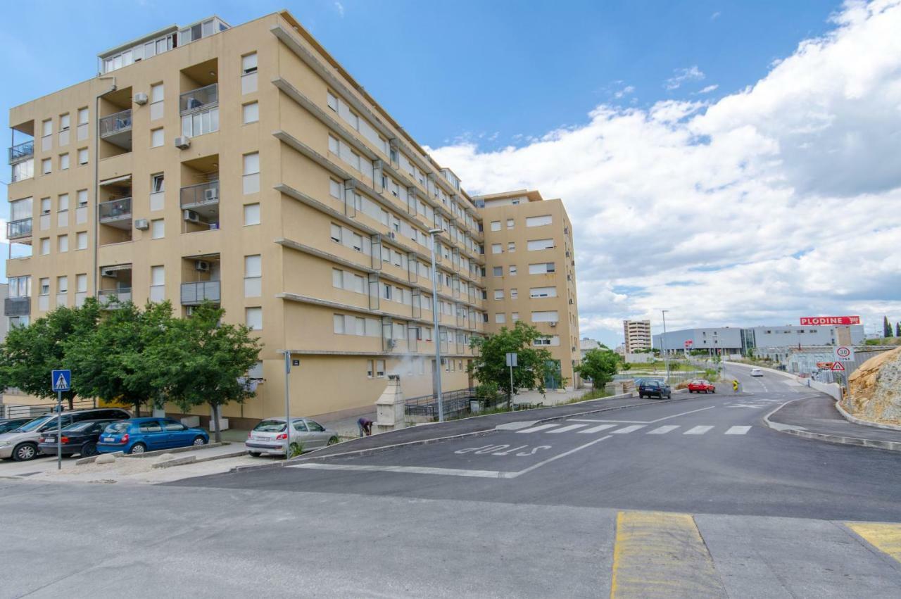 Spacious Apartment Smile With Terrace And Secure Garage 斯普利特 外观 照片